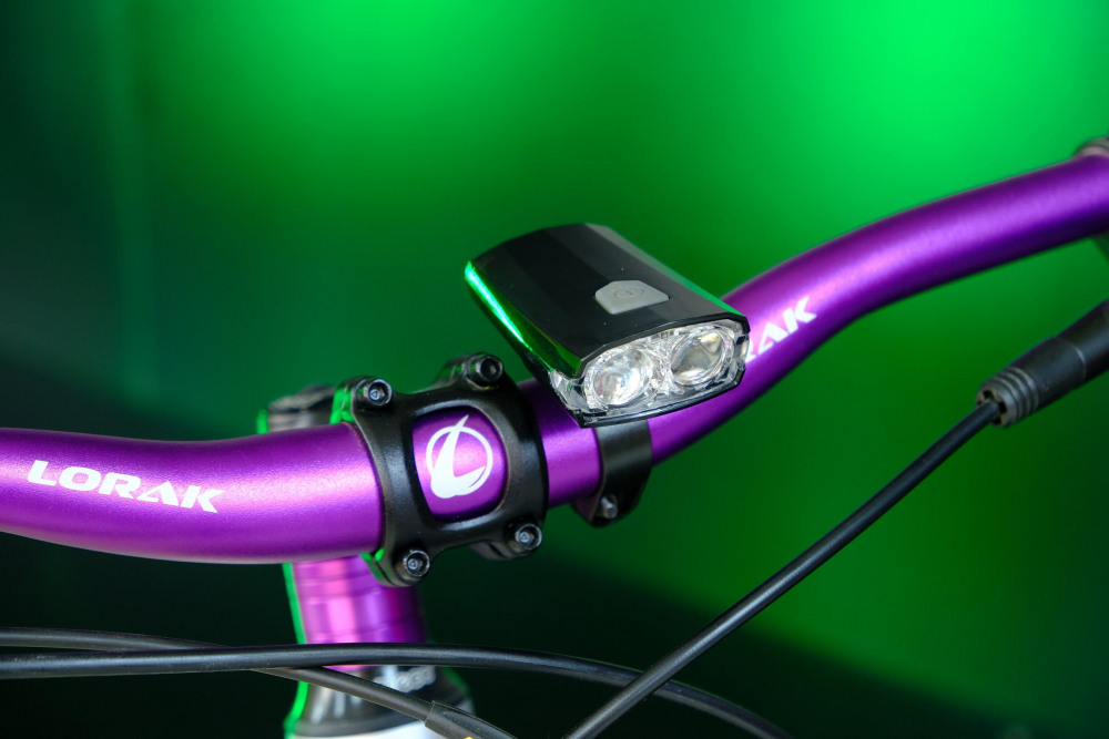 Фара передняя с USB зарядкой X-122, код 41652